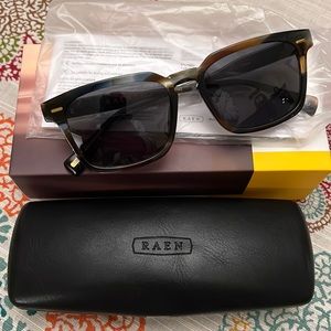 Raen Sunglasses the Model is Adin color is Cove lenses are Green. Brand new